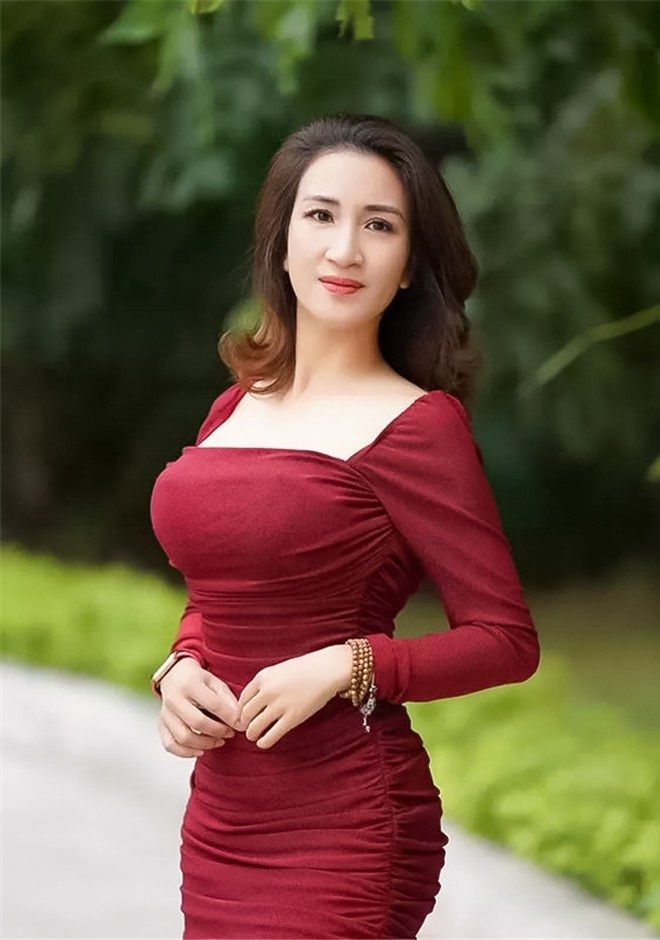 Asian bride Hong Nga from Ho Chi Minh City