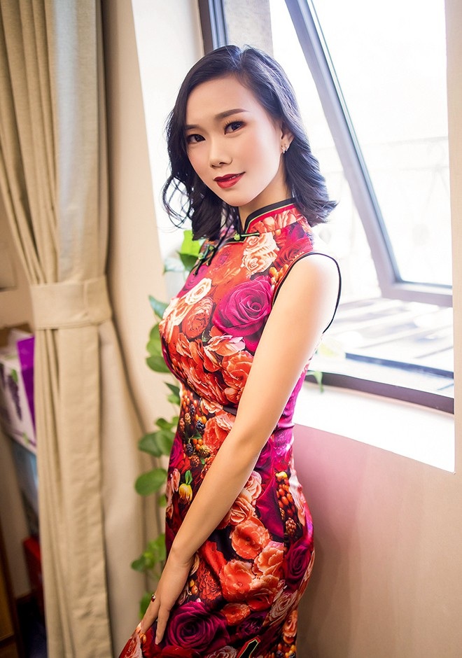 Asian bride Yanli from Shenzhen