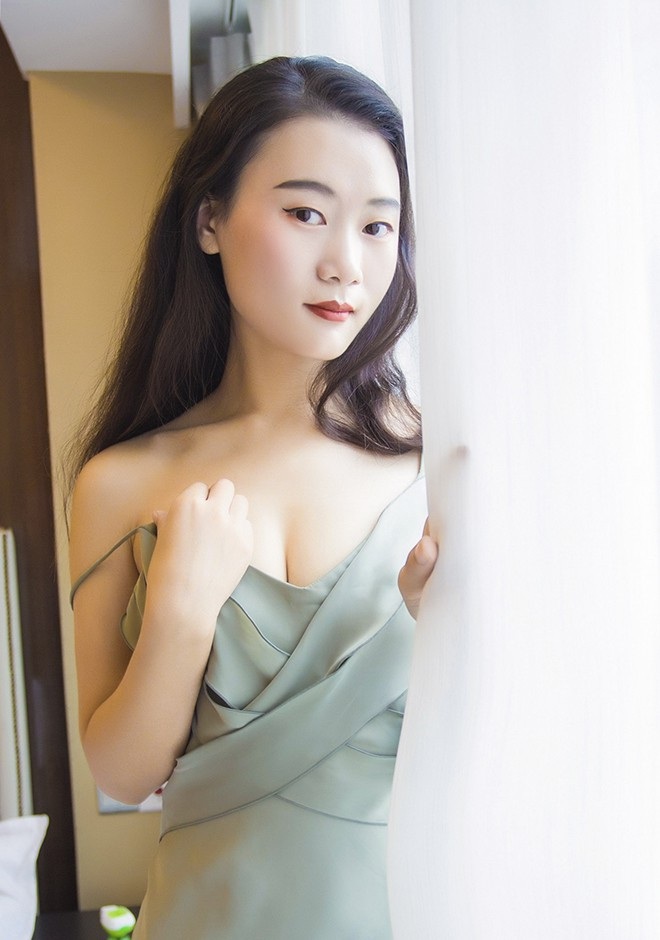 Asian bride Yuxiang from Shenzhen