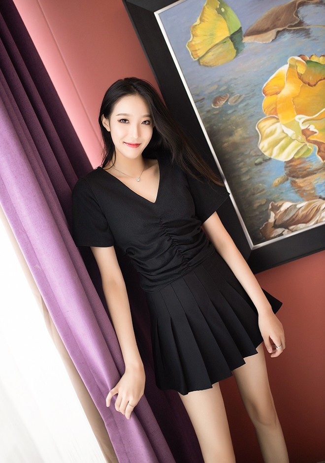 Single girl Wanying (Ella) 25 years old