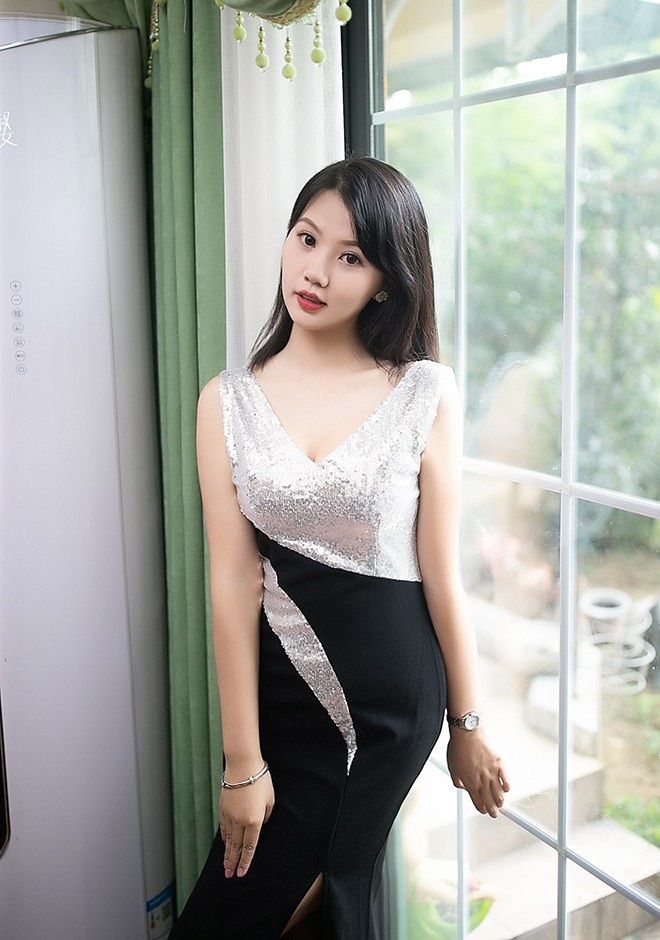 Asian bride Jing from Chengdu