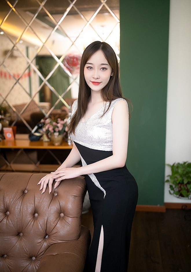 Asian bride Xintian from Guangzhou