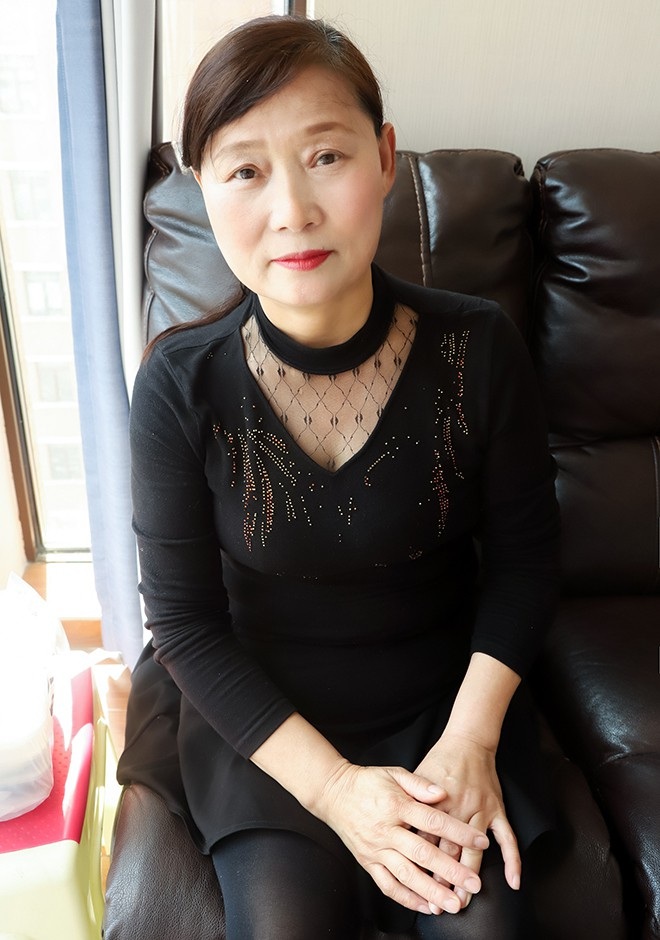 Single girl Li Fang 51 years old