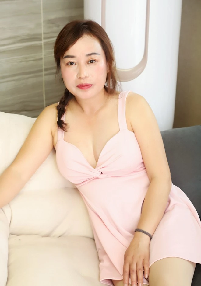 Single girl La Yu 47 years old