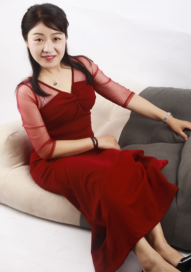 Single girl Shuang Yan 61 years old
