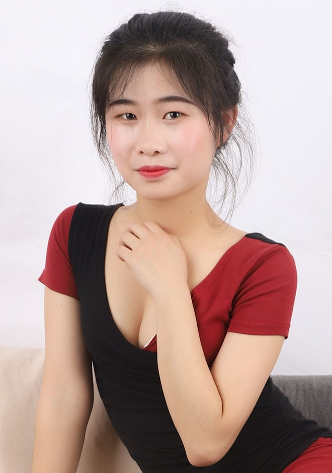 Single girl Yuhong 22 years old
