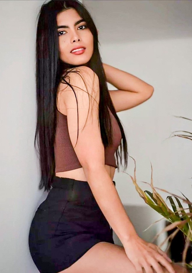 Single girl Angelica Maria 26 years old