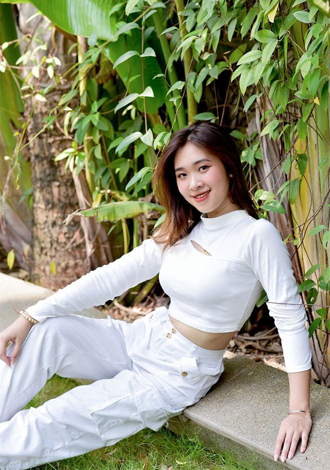 Single girl Nguyen Thi (Tina) 19 years old